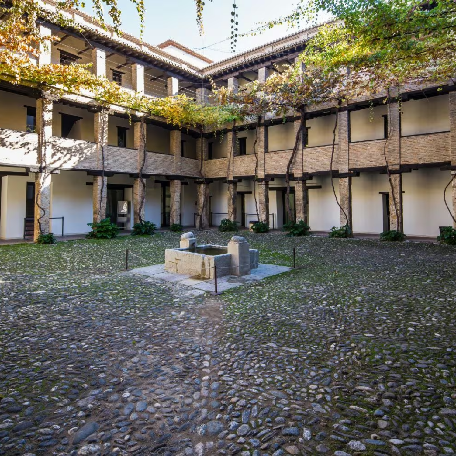 5.MonumentosAndalusies.Corral-del-Carbon-2